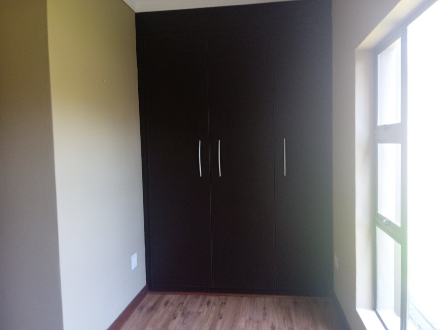To Let 5 Bedroom Property for Rent in Xanadu North West
